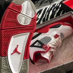 Jordan fire red size 5Y